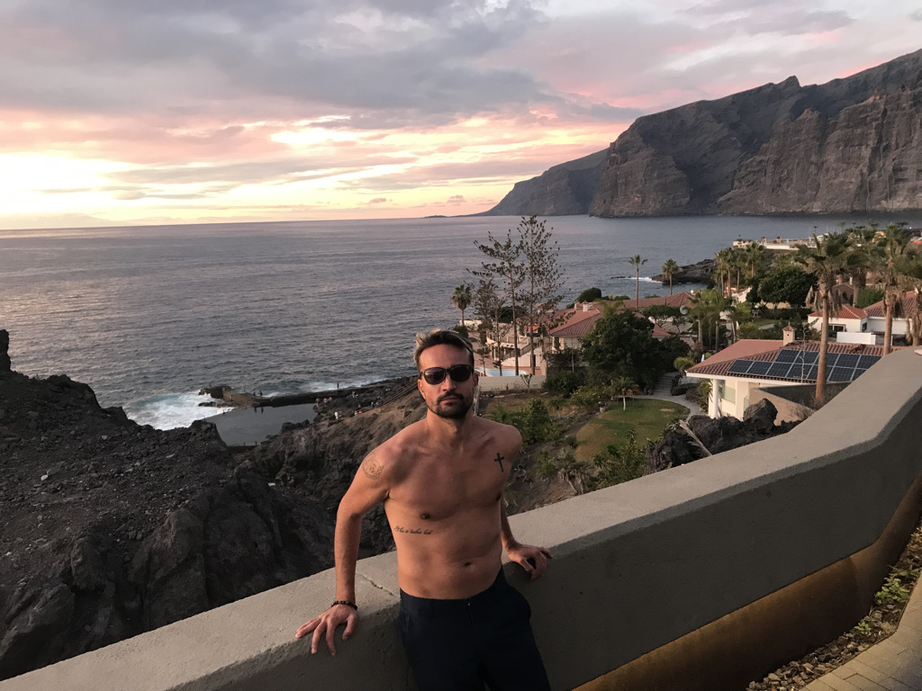 Los Gigantes cliff 