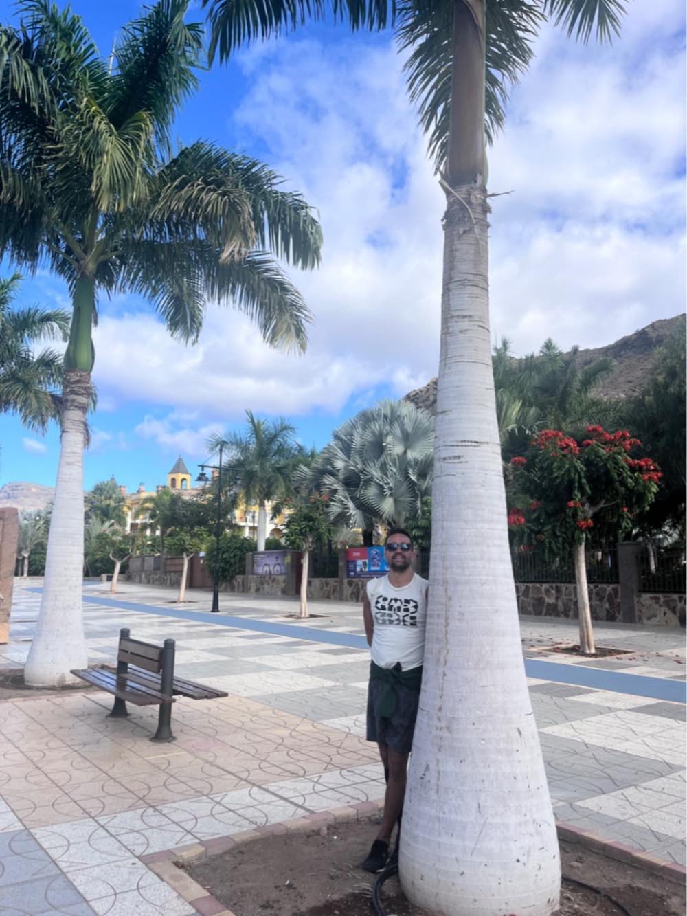 on the way to Puerto Mogan beach 
